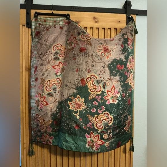 100% Silk Johnny Was Floral Patterned Scarf 42” by 42” - Picture 4 of 6